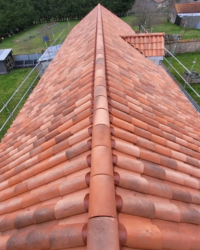 Faîtage en tuiles neuf posé sur closoir ventilé, toiture en tuiles à Foulayronnes